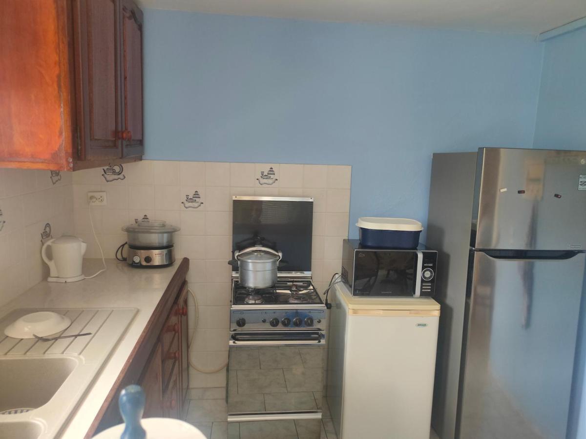 Appartement Bas De Type F2 Proche Commodités