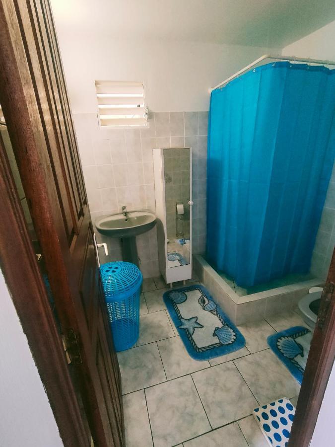 Bas De Type F2 Proche Commodités Appartement Le Moule